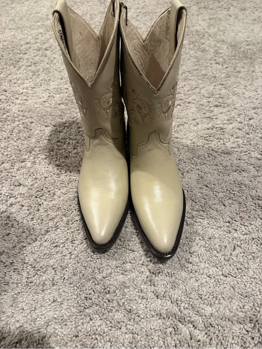 Women's Cream Western Cowboy Boots - Pointed Toe